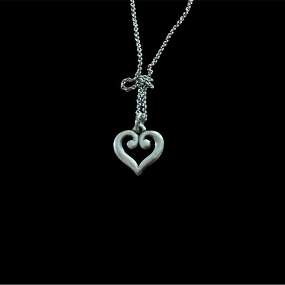 JAMES AVERY SCROLL HEART PENDANT WITH 16” CHAIN GENTLY WORN, GREAT GIFT - Picture 3 of 3